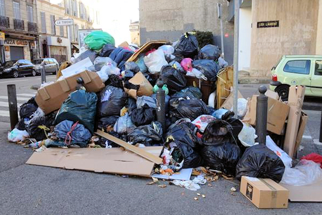 La localisation par GPS contribue à la grève des éboueurs de Marseille