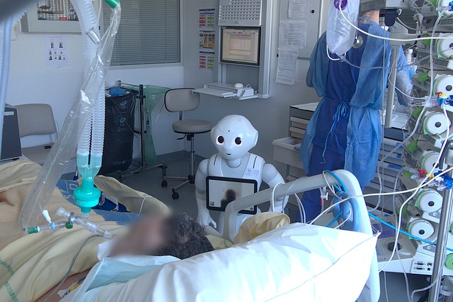 Le robot Pepper sur le terrain durant la crise du Covid-19