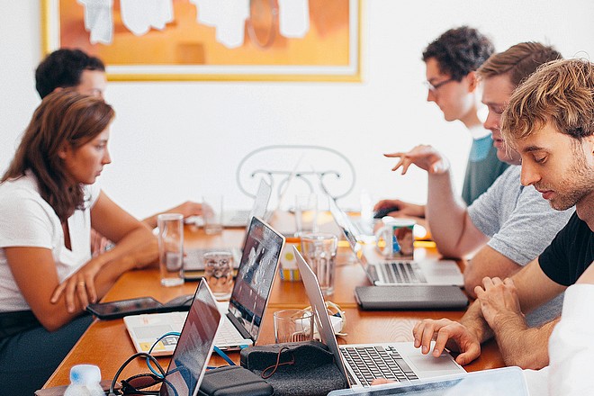 Acquisition de Slack par Salesforce pour 27,7 milliards de dollars : le point d&rsquo;orgue d&rsquo;une concurrence effrénée avec Microsoft